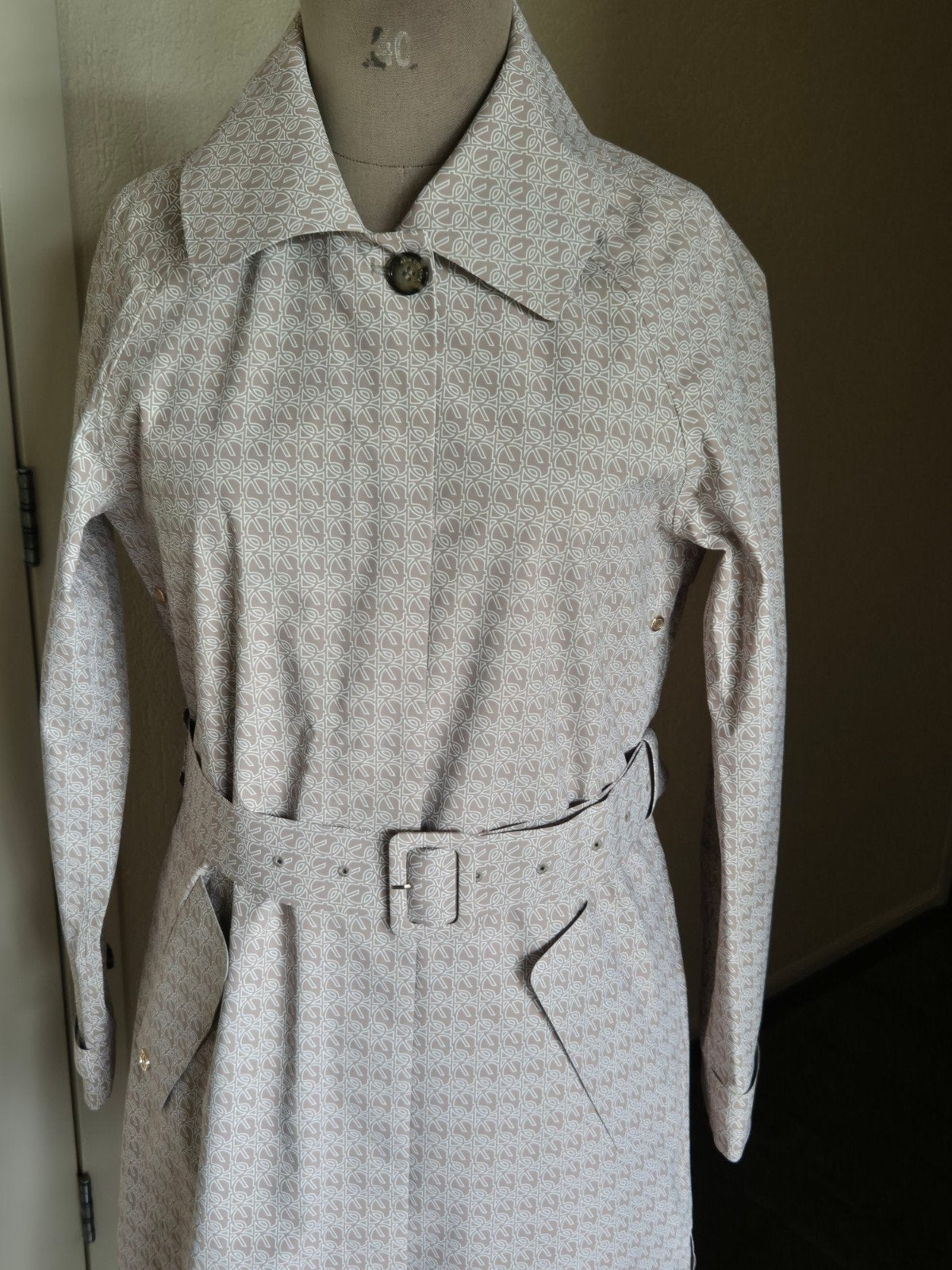 Rain Couture Amsterdam luxe trenchcoat S np €399,= NIEUWSTAA, Maat 38/40 (M), Beige, Rain Couture Amsterdam, Ophalen of Verzenden