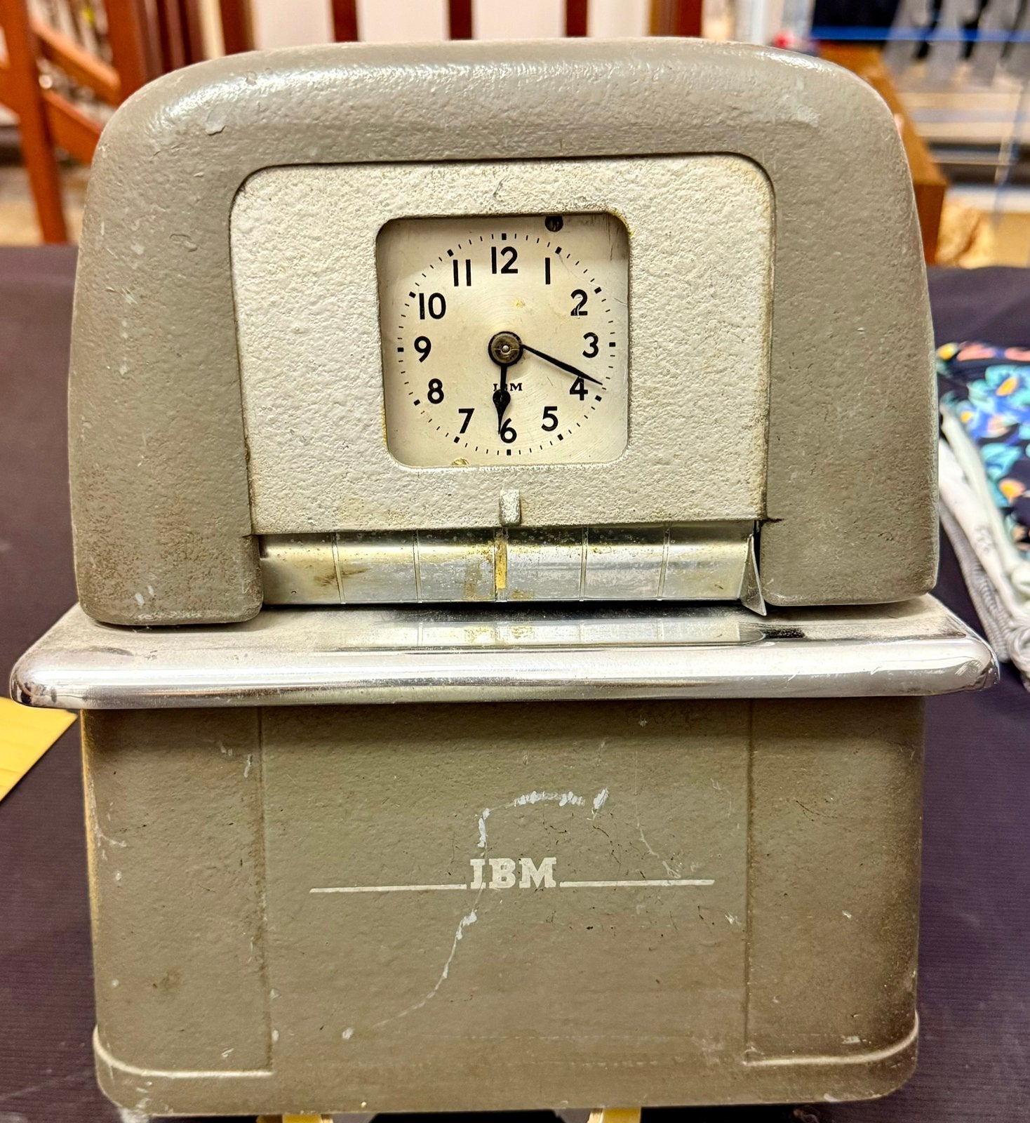 IBM 2501-5 antiek prikklok met 3 kaarten