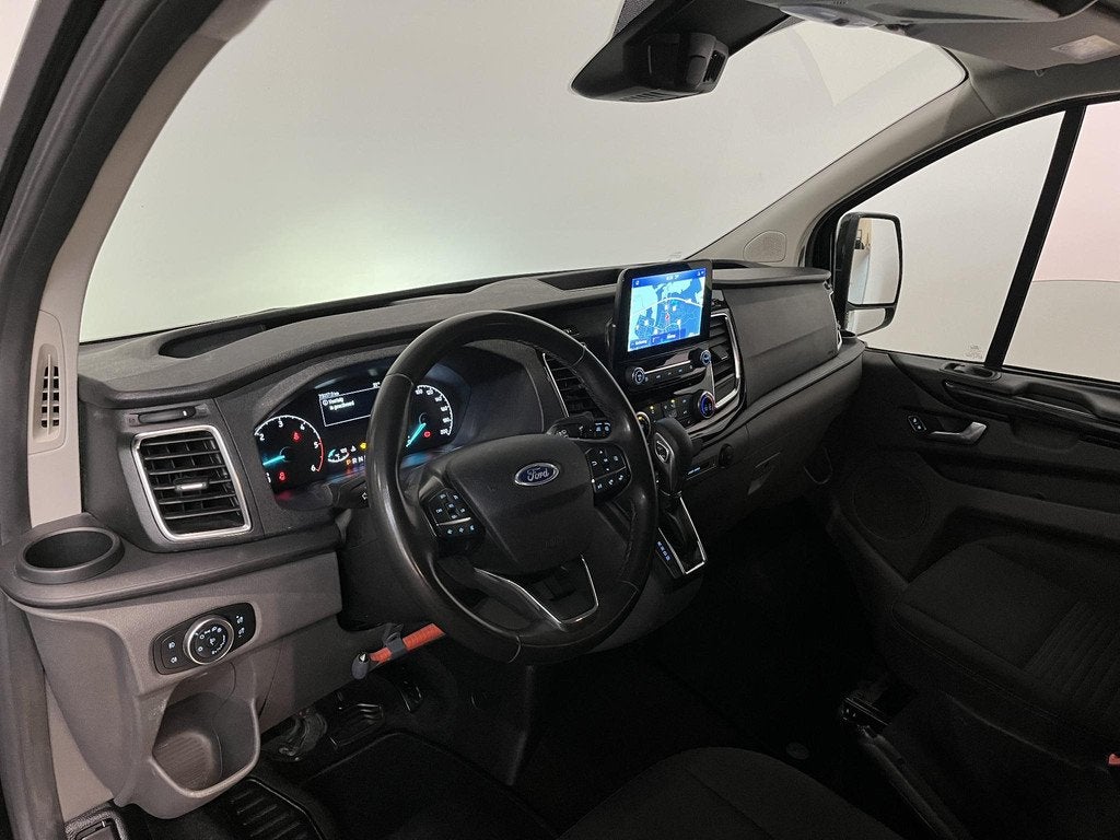 Ford Transit Custom 300 2.0 TDCI L2H1 Limited Dubbele cabine, Stof, Euro 6, 4 cilinders, 129 pk