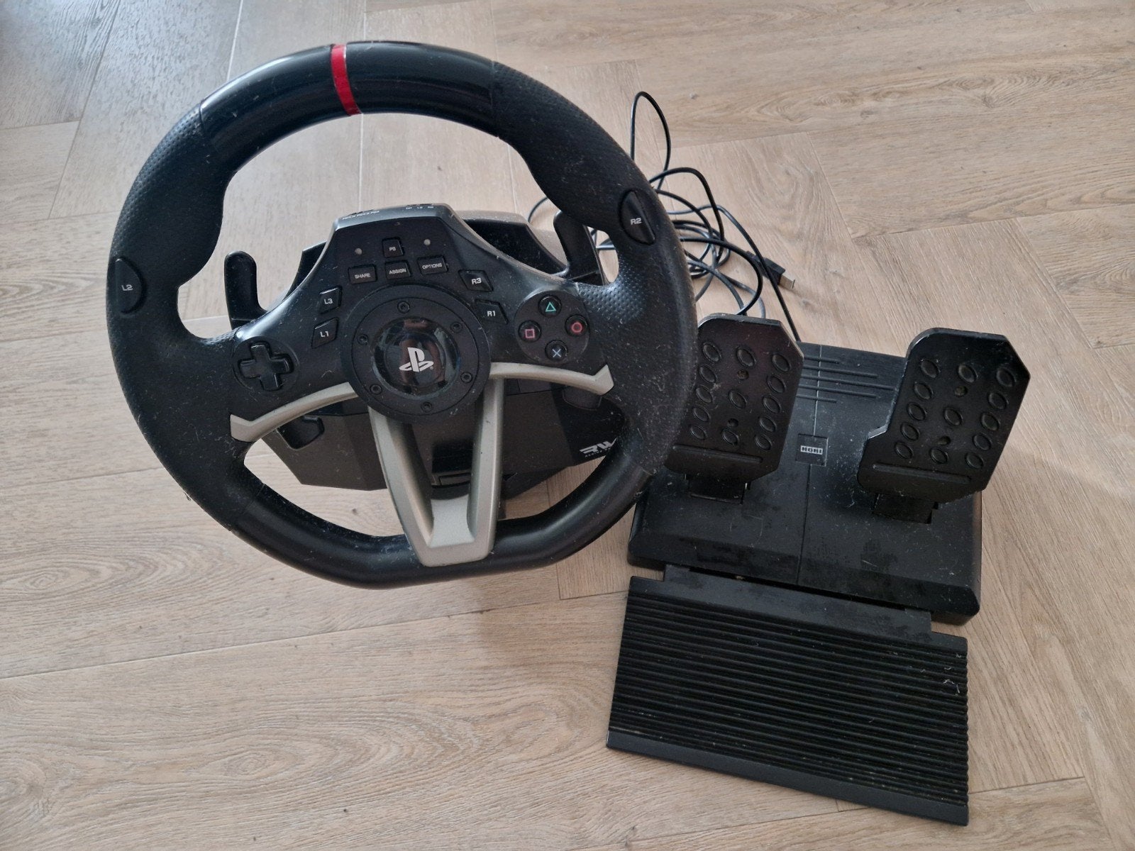 HORI race stuur incl pedalen  Playstation, Ophalen, Zo goed als nieuw, Stuur of Pedalen, PlayStation 4