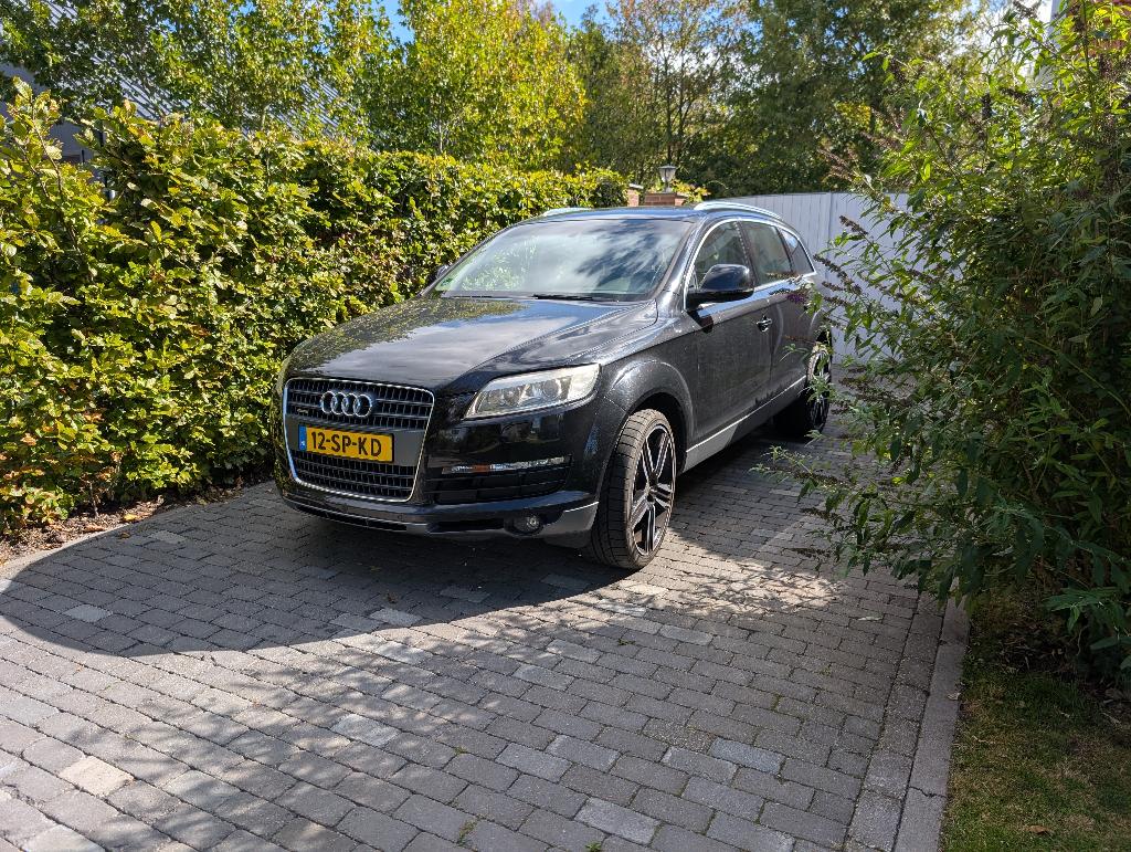 Audi Q7 4.2 V8 350pk 5+2 2006 (YOUNGTIMER) TREKHAAK: 3500kg!, Auto's, Automaat, 2245 kg, 7 stoelen, Zwart