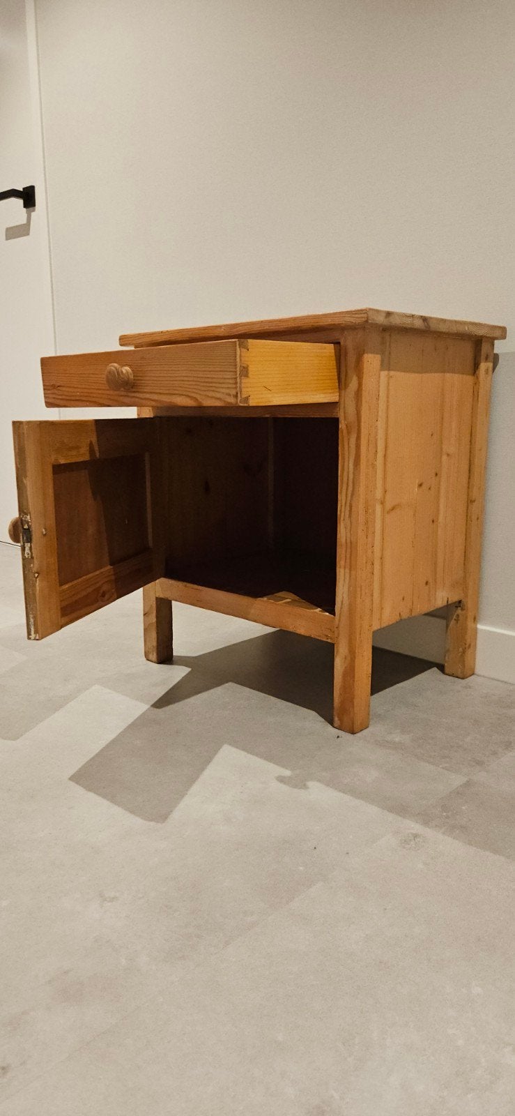 Antiek grenen nachtkastje met lade en deurtje vintage, Ophalen
