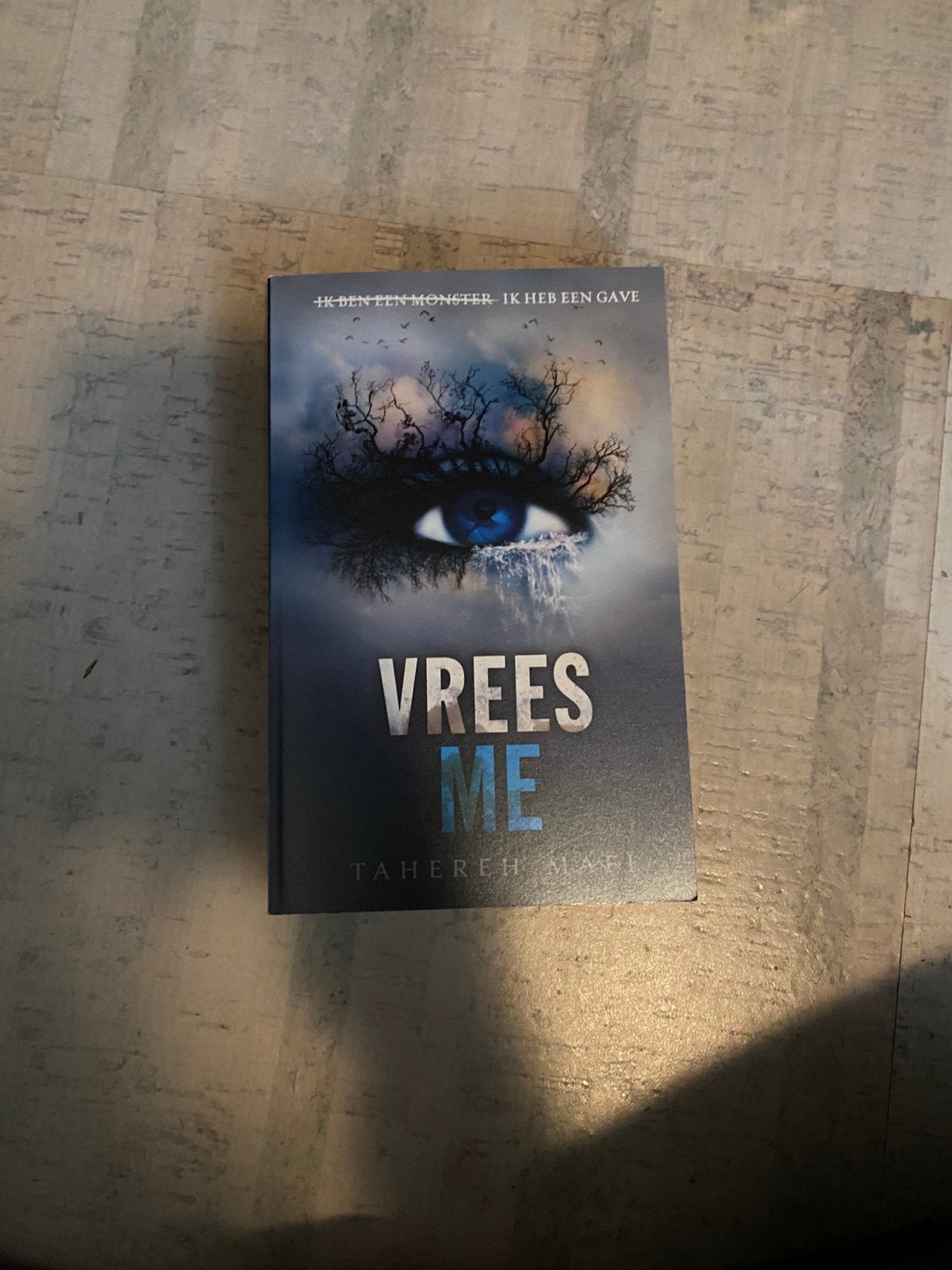 Tahereh Mafi - Vrees me (Shatter me), Tahereh Mafi, Ophalen of Verzenden, Zo goed als nieuw, Fictie