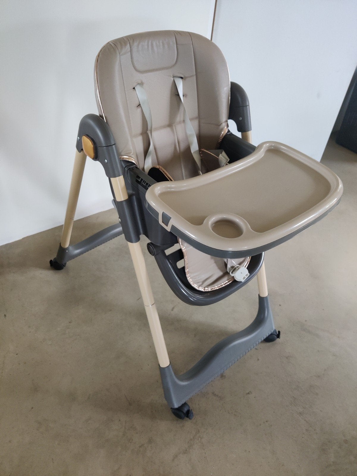 Kinderstoel met afneembaar eetblad en gordel, Kinderen en Baby's, Ophalen, Zo goed als nieuw, Overige typen, Afneembaar eetblad