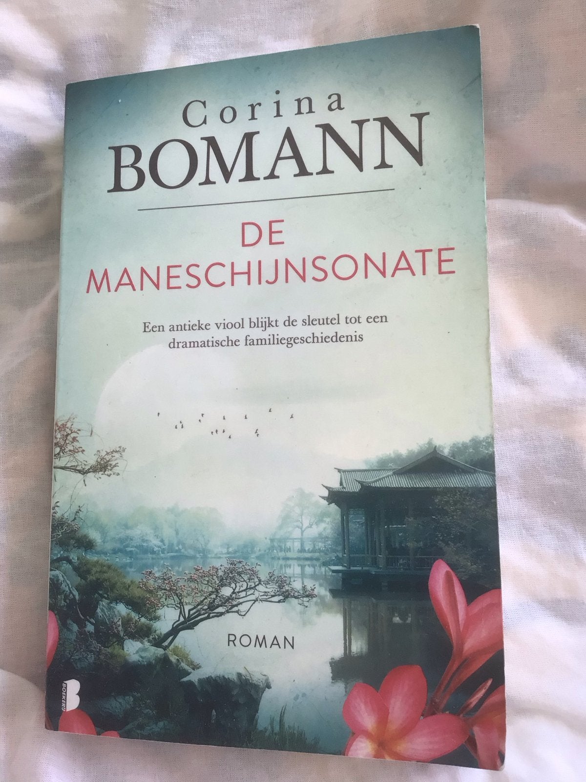 Corina Bomann - De Maneschijnsonate (Roman), Boeken, Ophalen of Verzenden, Gelezen, Nederland