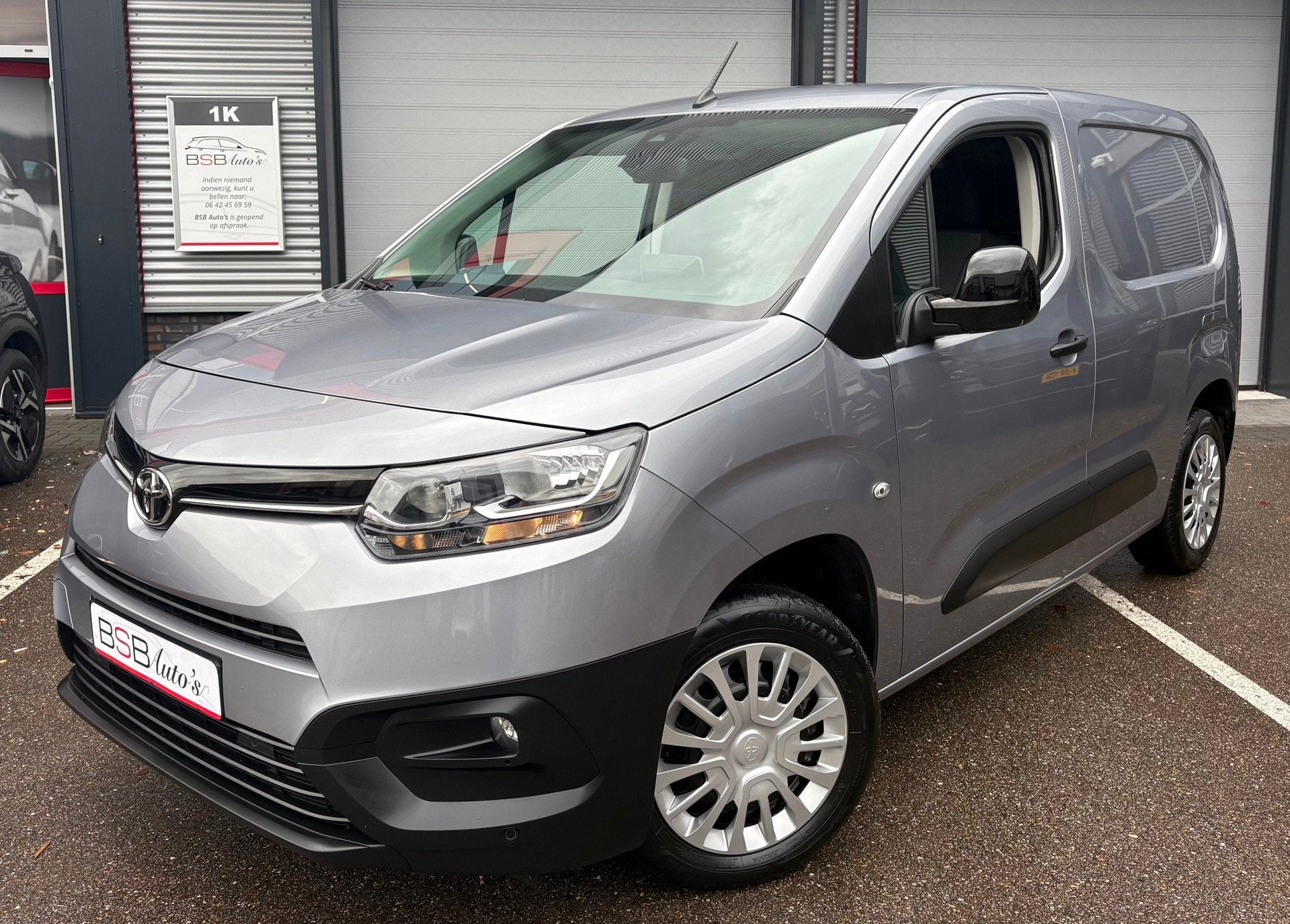 Toyota PROACE CITY 1.2 Turbo 110 PK Airco Cruise Navi 3 Zits, Auto's, Voorwielaandrijving, Gebruikt, 1199 cc, Origineel Nederlands