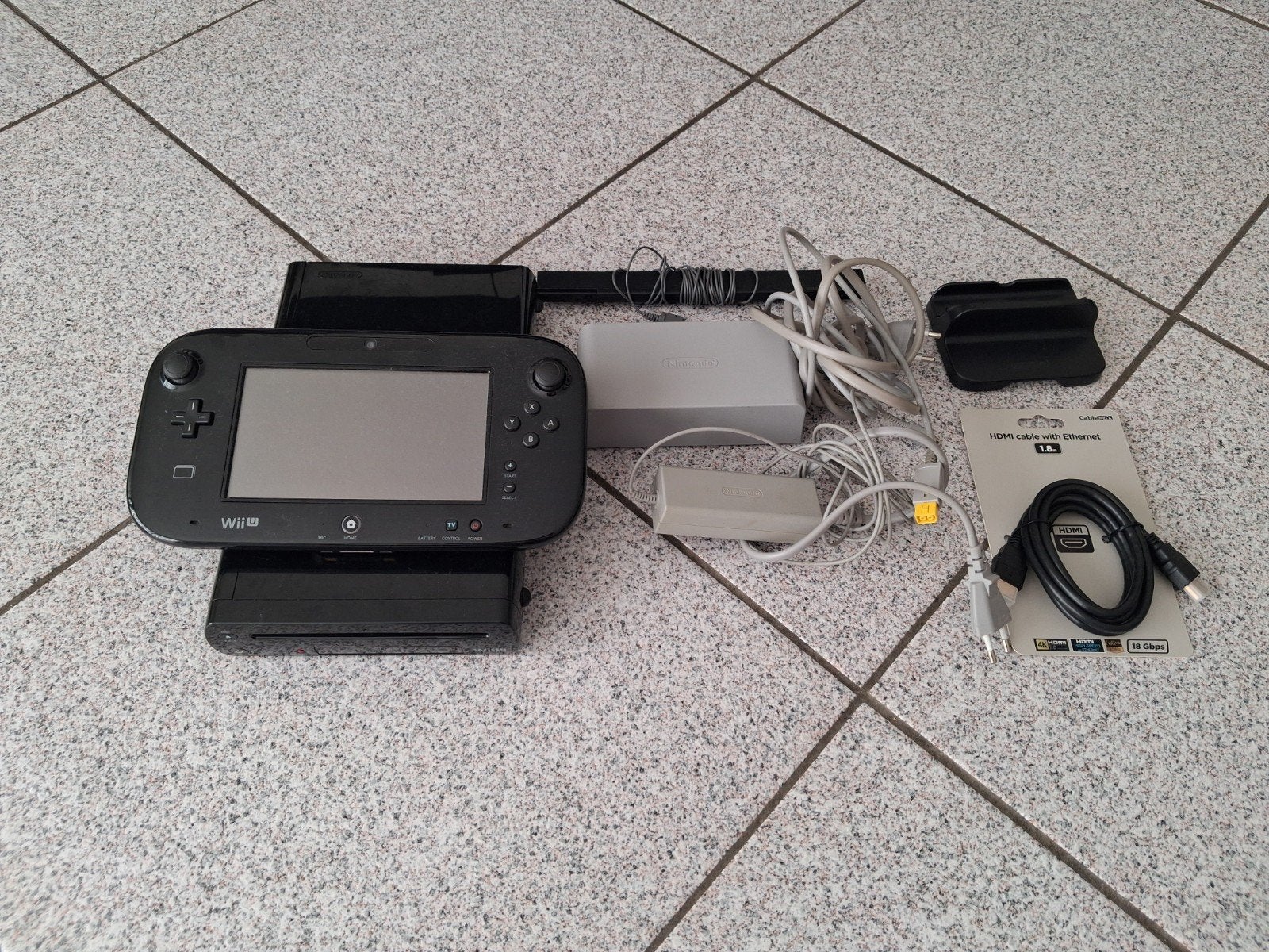 Wii U Console Zwart met GamePad en alle kabels, Ophalen of Verzenden, Zo goed als nieuw, Met 1 controller