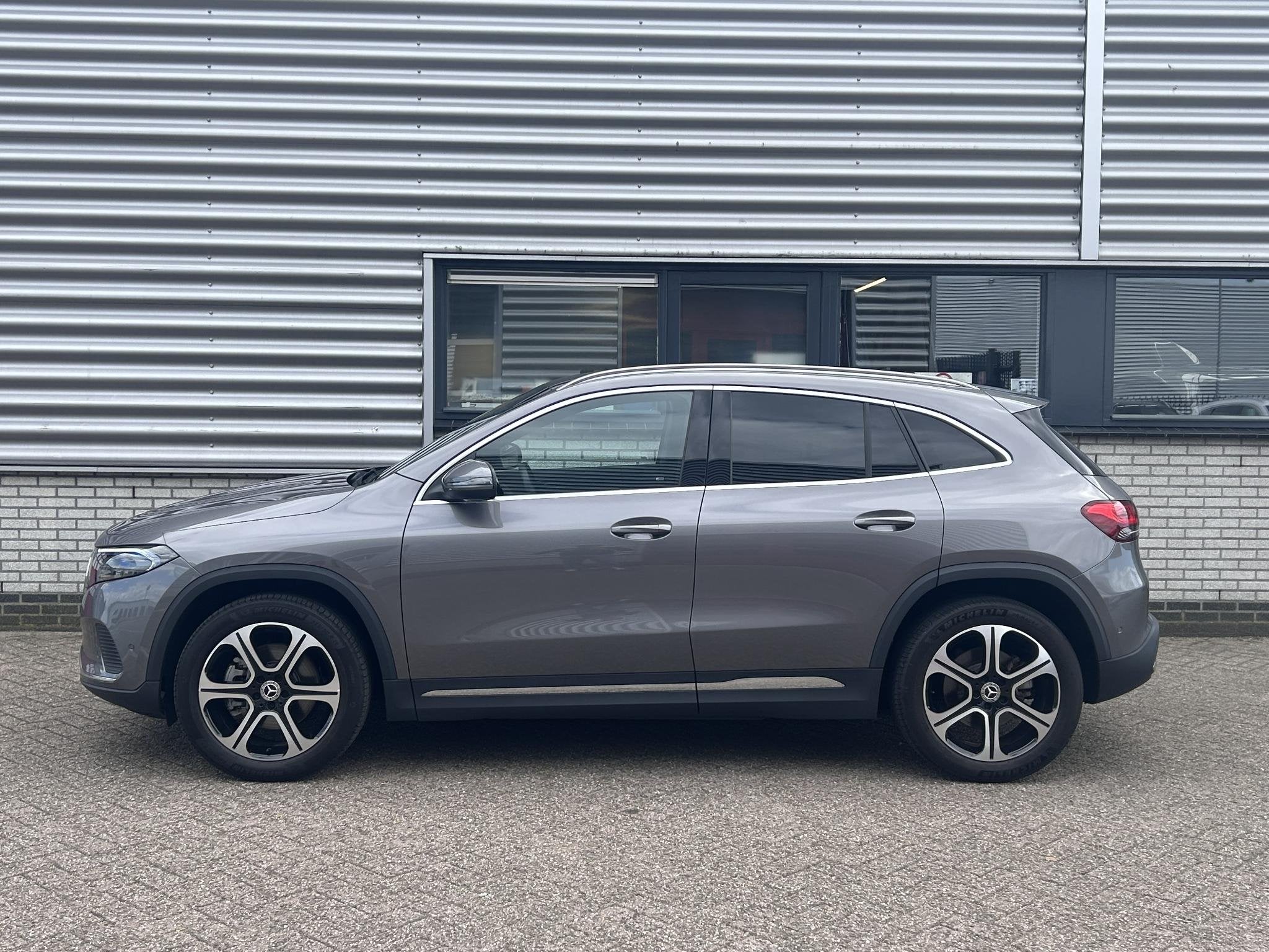Mercedes-Benz EQA 250+ Business Edition 71 kWh Apple Carplay, Gebruikt, Automatische klimaatregeling, Origineel Nederlands, 90 €/maand