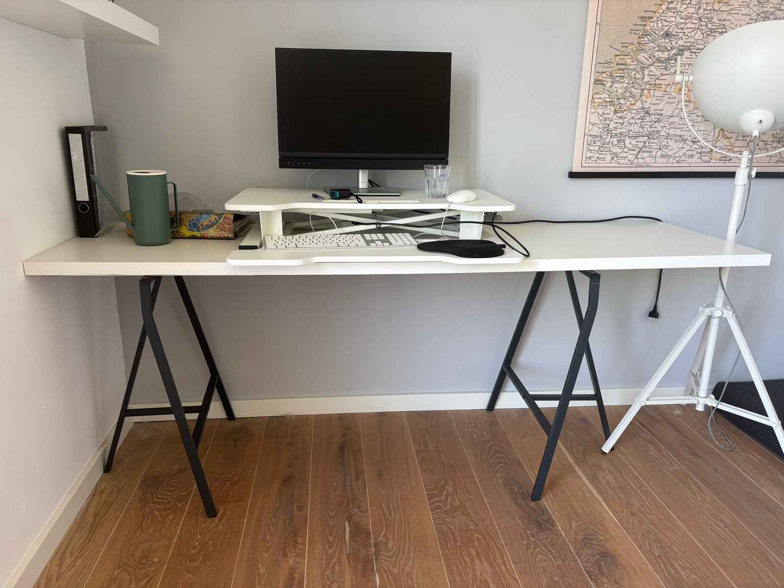 Wit (breed) bureau met zwart metalen onderstel, Ophalen, Gebruikt, Hout, Overige merken