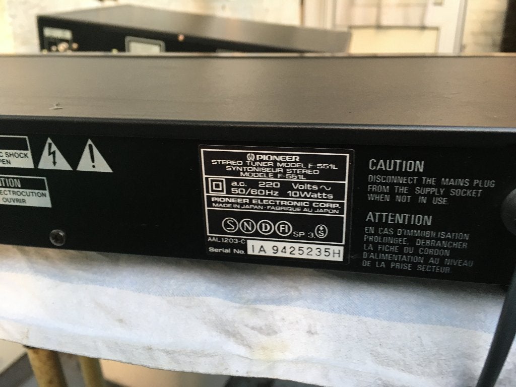 Foto 15 van Pioneer stereo Tuner F-551L. of Tuner TX-1070 R, 2 soorten