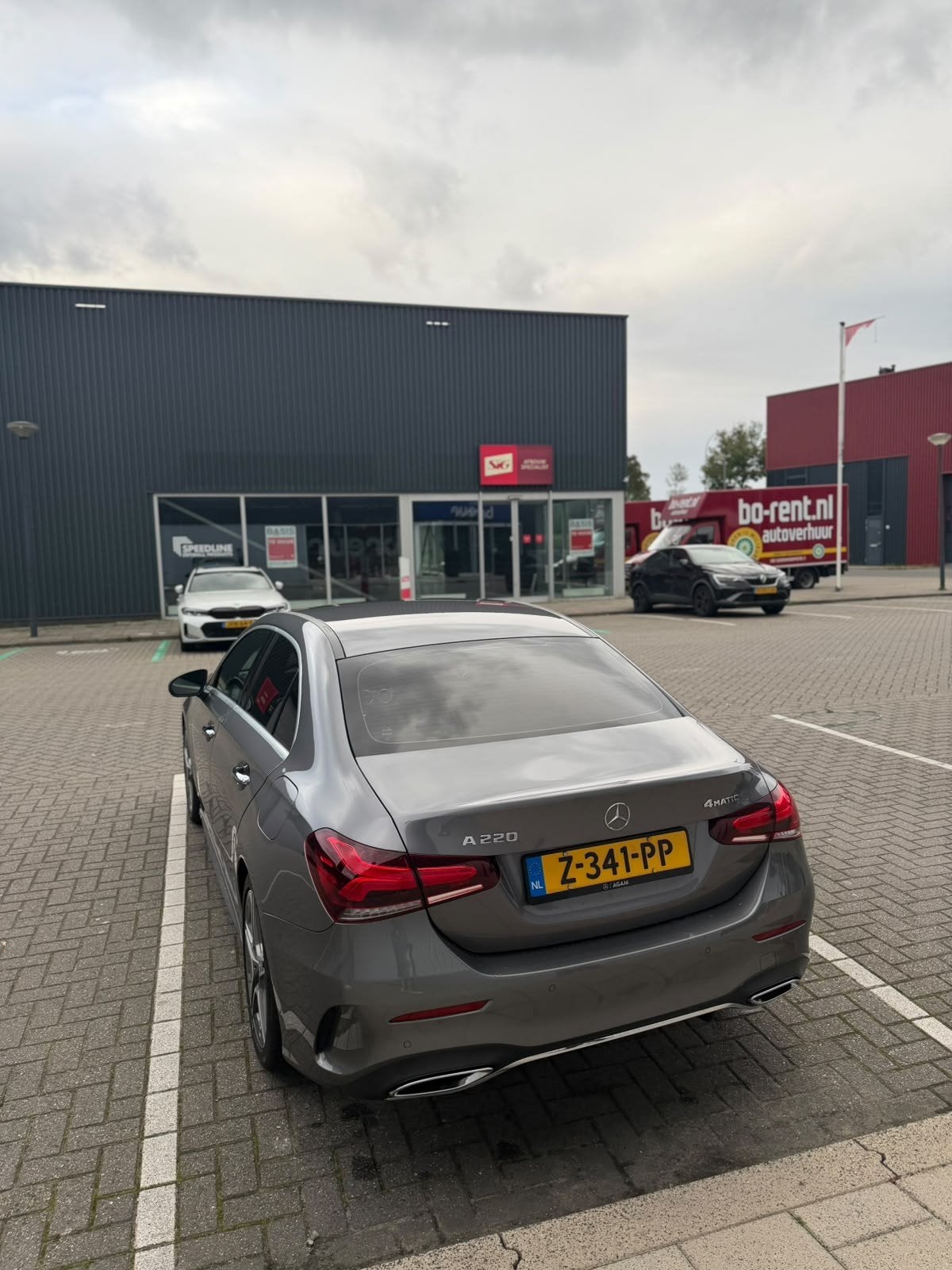 Mercedes-Benz A-Klasse A 220 4Matic 190pk 7G-DCT 2020 Grijs, Auto's, Automaat, 1800 kg, Zwart, 75 €/maand