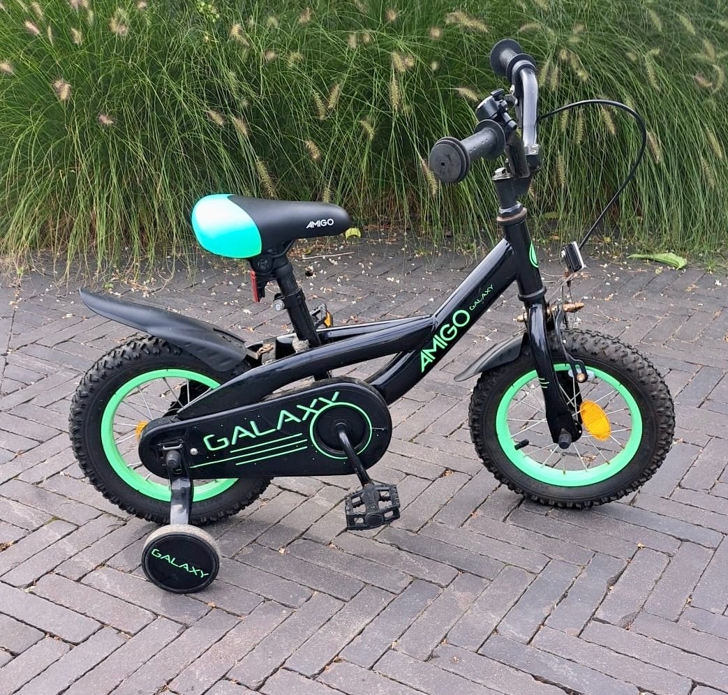 Amigo Galaxy fiets inclusief zijwieltjes 12 Inch-Zwart/Groen, Fietsen en Brommers, Ophalen, Gebruikt, Minder dan 16 inch, Zijwieltjes