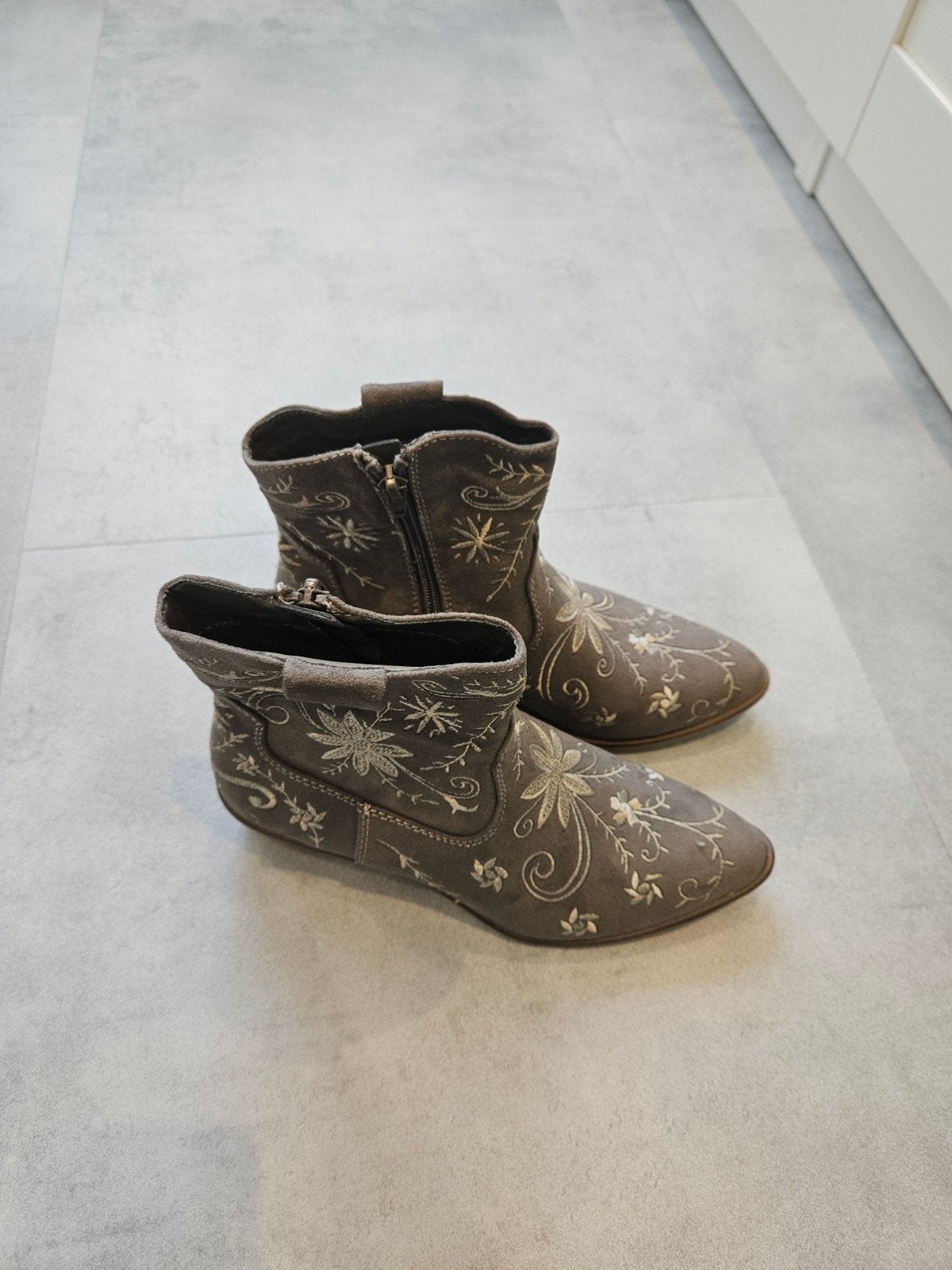 Nieuwe dames cowboy laarzen, Lage of Enkellaarzen, Nieuw, Ophalen of Verzenden, Graceland