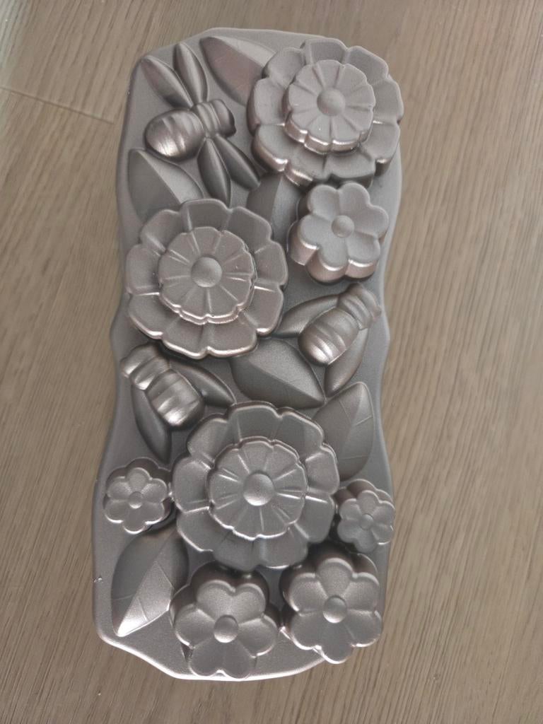 Bakvorm Laura's Bakery - Bloemen en Bijen, Overige typen, Zilver, Ophalen of Verzenden, Zo goed als nieuw