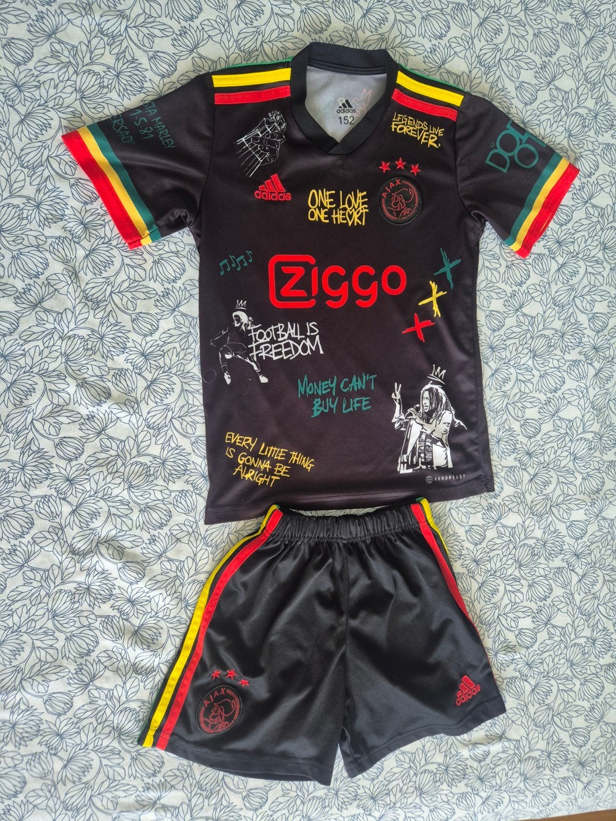 Ajax Ziggo Bob Marley Voetbaltenue maat 152, Ophalen of Verzenden, Zo goed als nieuw, Ajax, Jongen of Meisje