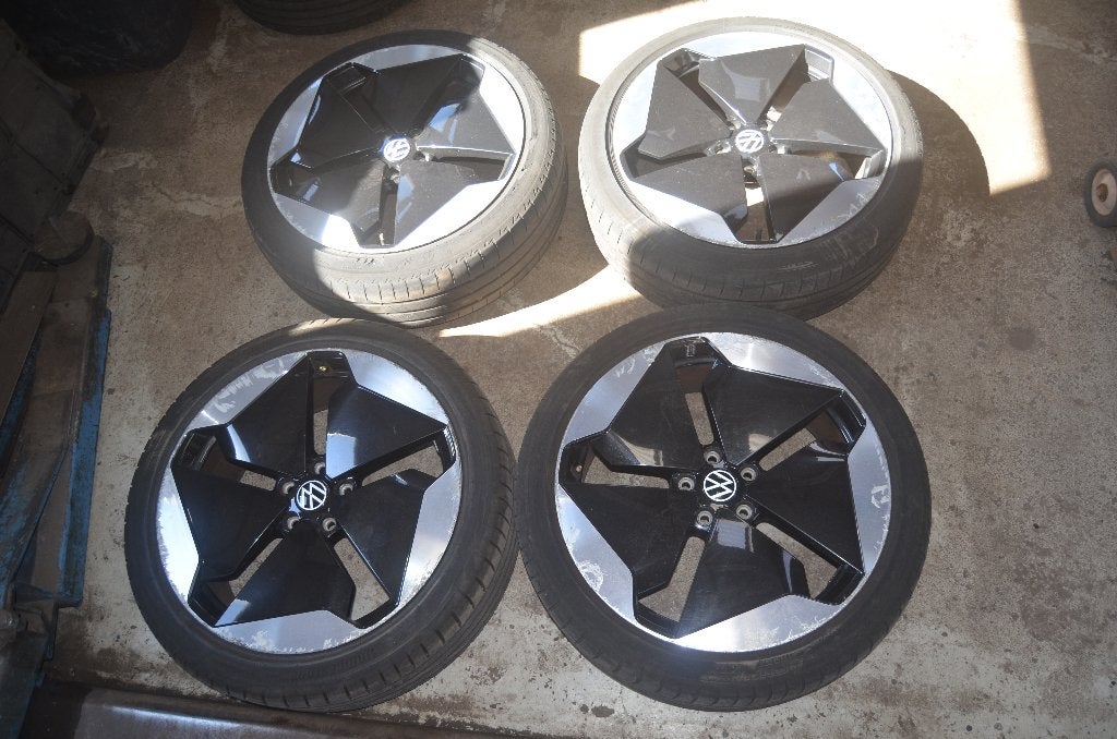 zomerwielen Volkswagen ID3 Bridgestone 215/45R20, Auto-onderdelen, Banden en Velgen, Ophalen, Banden en Velgen, Personenwagen