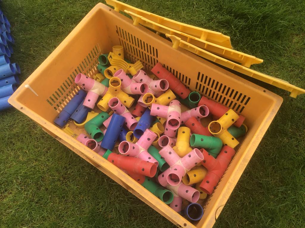 Quadro onderdelen: buizen, koppelstukken en platen € 20,-, Kinderen en Baby's, Speelgoed | Buiten | Speeltoestellen, Ophalen, Gebruikt