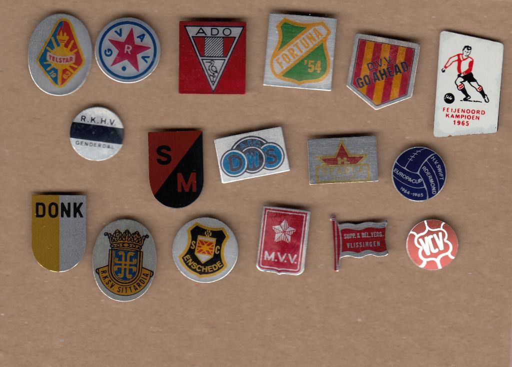Voetbal Logo speldjes Blik Ado MVV Fortuna Ge Ahead Eagles, Gebruikt, Verzenden, Speldje of Pin, Nvt