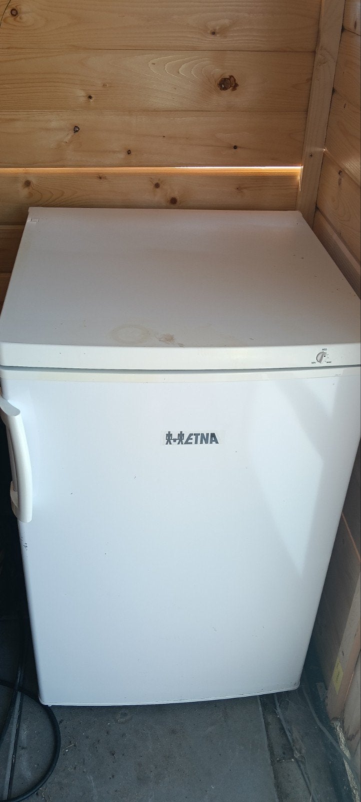 Vriezer 4 jaar oud met vlekken, gebruikt in schuur, Witgoed en Apparatuur, Vriezers en Diepvrieskisten, Ophalen, Gebruikt, Minder dan 60 cm