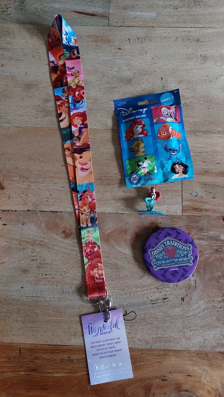 Keycord Lion King, button Disney en beeldje Ariël, Verzamelen, Disney, Ophalen of Verzenden, Leeuwenkoning of Jungle Boek, Nieuw