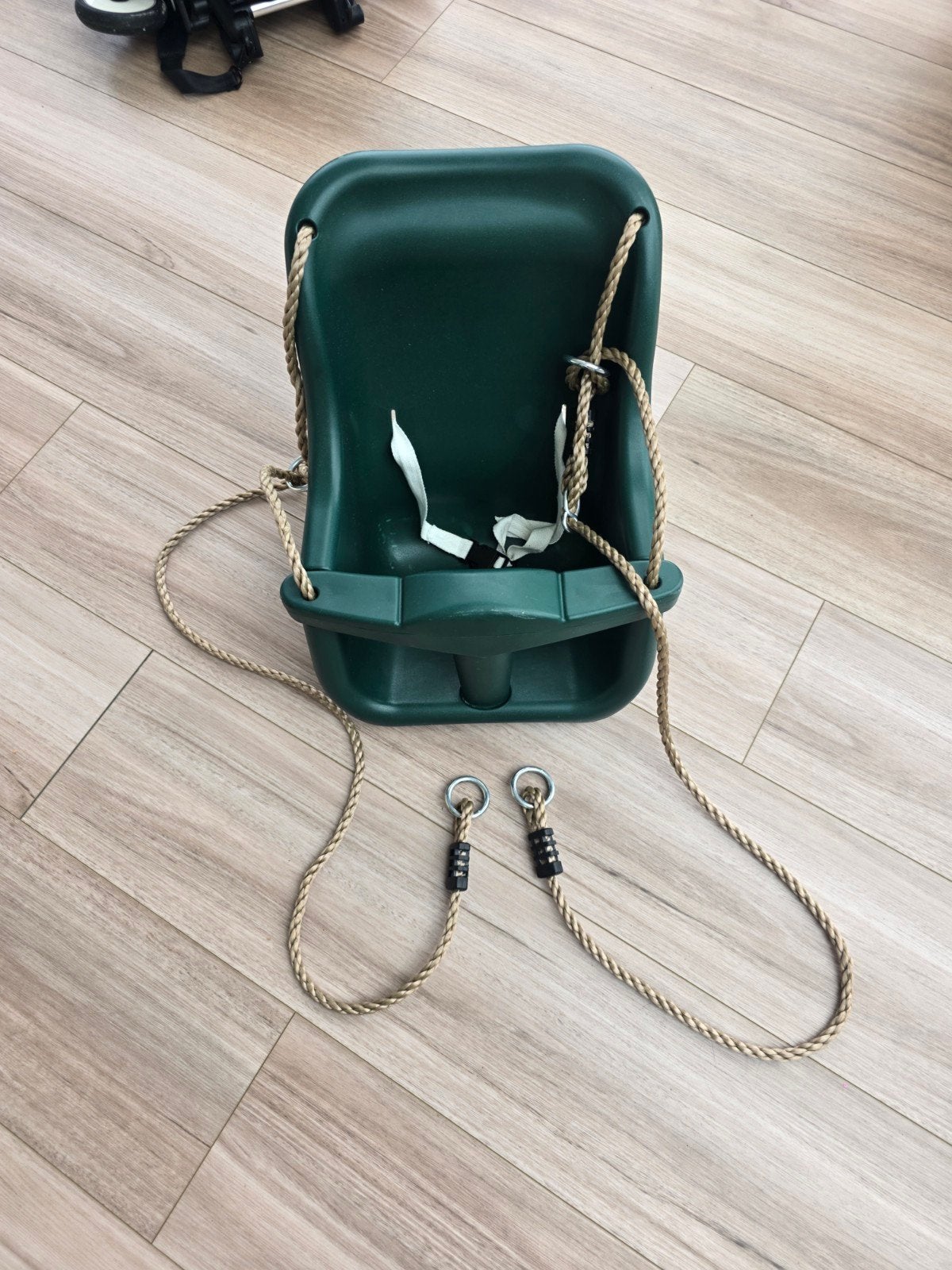 Groene babyschommel met touwen en bevestiging, Ophalen of Verzenden, Zo goed als nieuw, Schommel