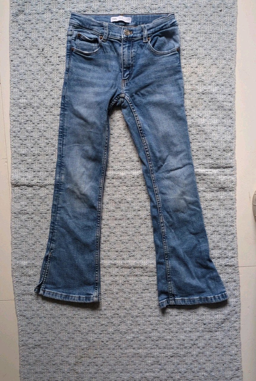 Zara flared jeans maat 134, Kinderen en Baby's, Kinderkleding | Maat 134, Broek, Meisje, Ophalen of Verzenden, Zo goed als nieuw