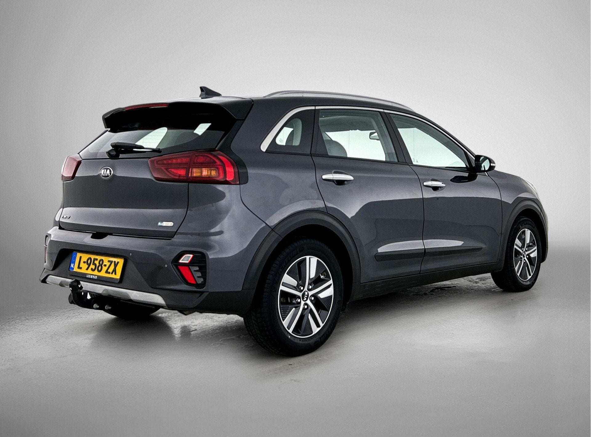 Kia Niro 1.6 GDi Hybrid DynamicLine | Trekhaak | Schuifdak |, Auto's, Kia, 12 maanden, Gebruikt, Zwart, Leder en Stof