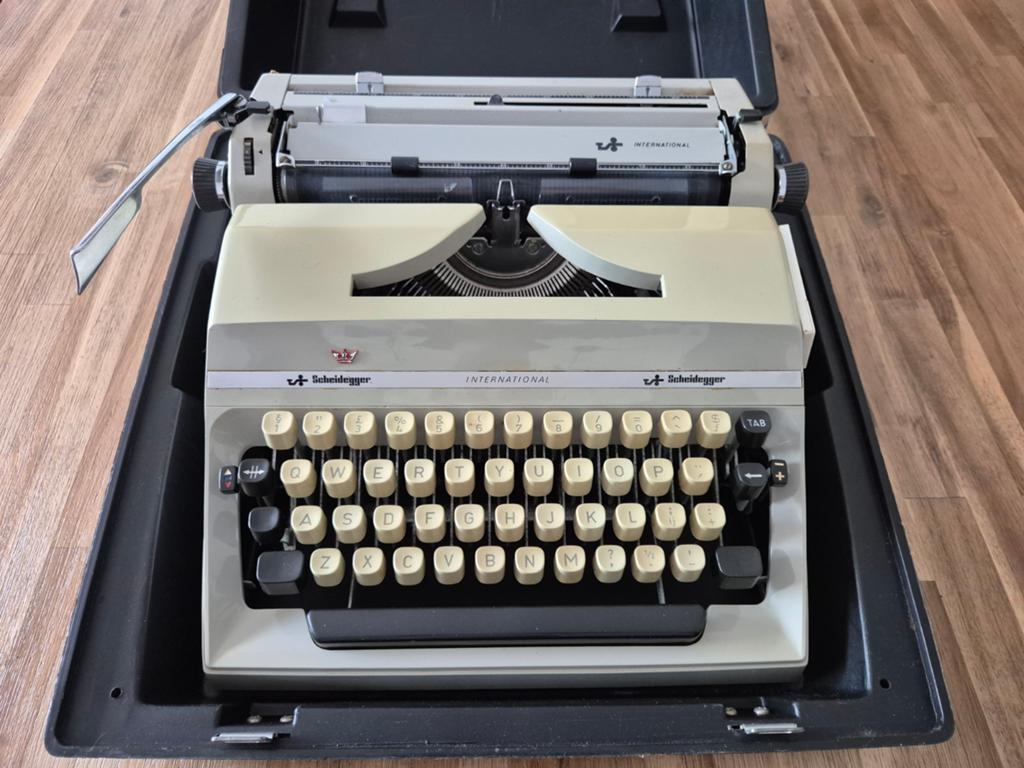 Scheidegger International Typemachine, Ophalen, Gebruikt