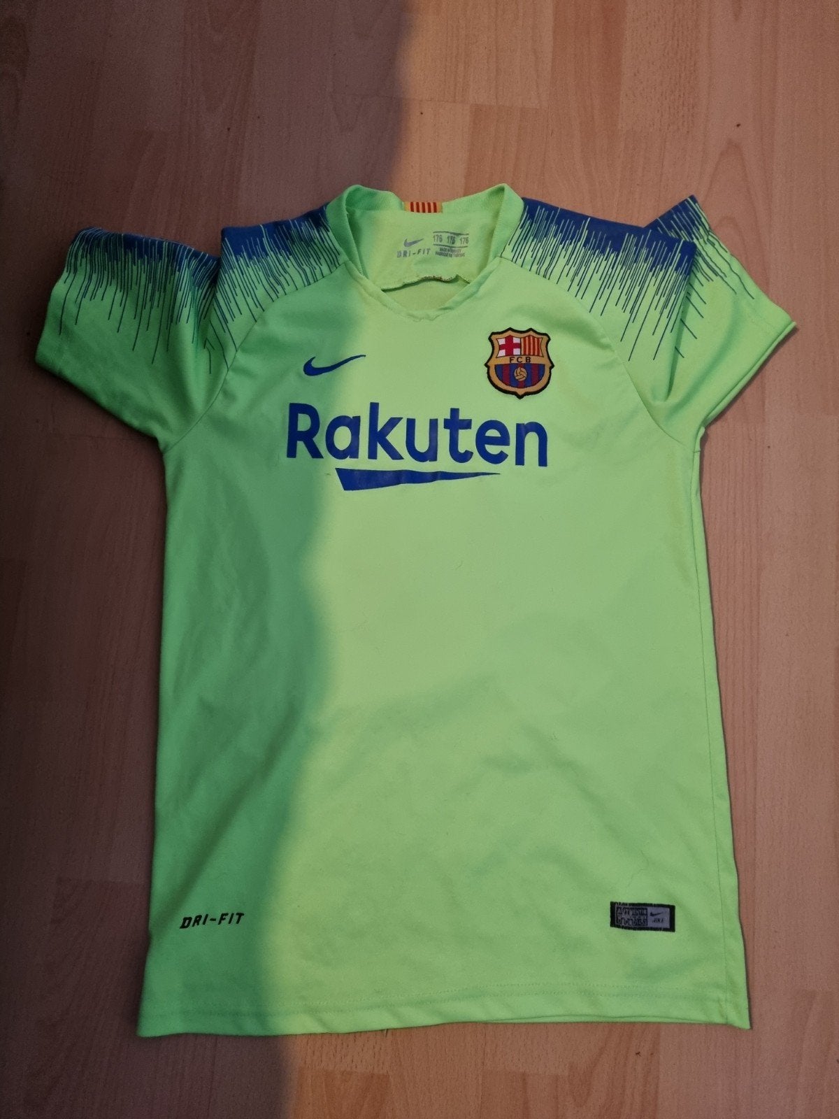 Nike shirt maat 176
kijk ook bij mijn andere advertenties te, Ophalen of Verzenden