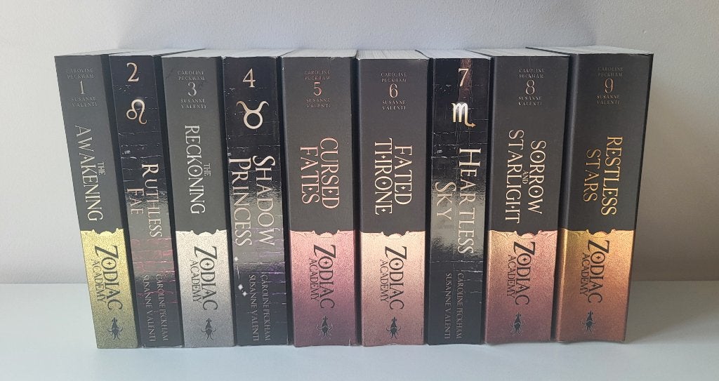 Zodiac Academy + Novella's |  13 boeken, Boeken, Ophalen of Verzenden, Zo goed als nieuw, Caroline Peckham, Susanne Valenti