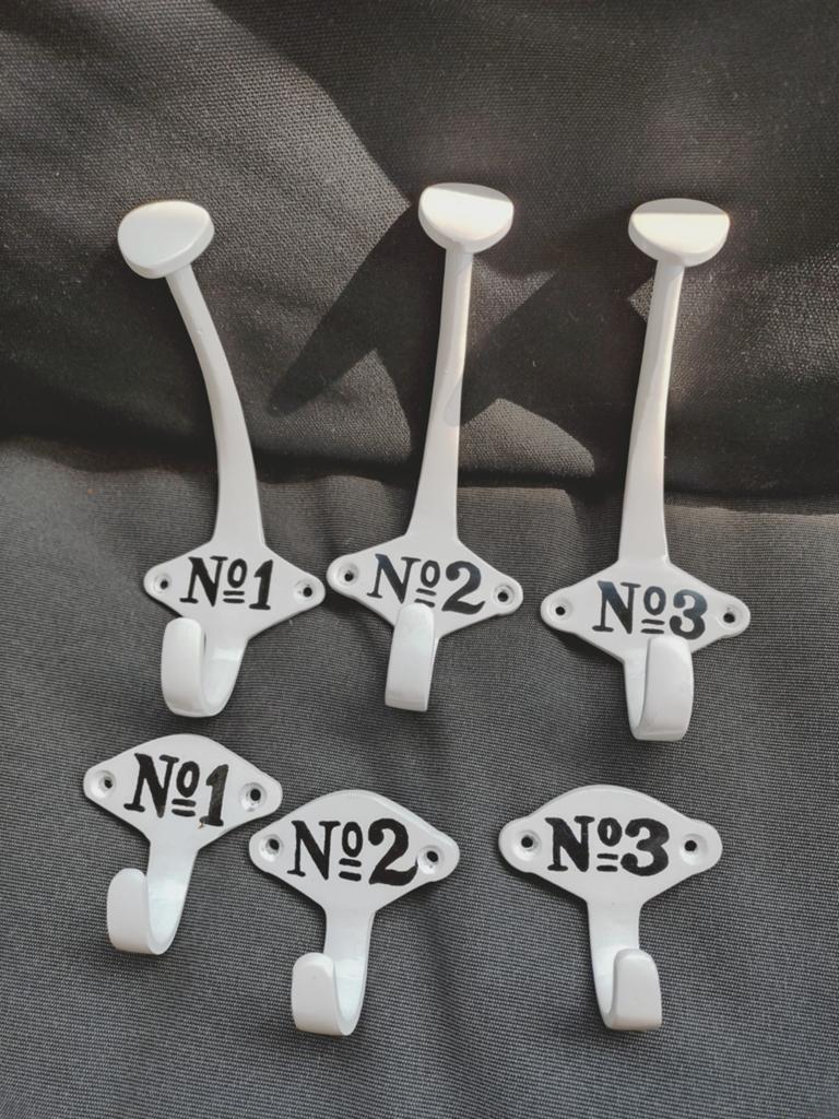 Set van 6 Witte Kapstokhaken met Nummers (3 dubbel, 3 enkel), Ophalen of Verzenden, Nieuw, Metaal, Wandhaken