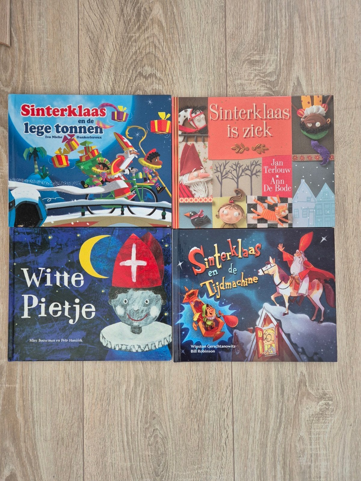 4 Sinterklaas boeken: Sinterklaas is ziek, Witte Pietje, Ophalen of Verzenden, Zo goed als nieuw