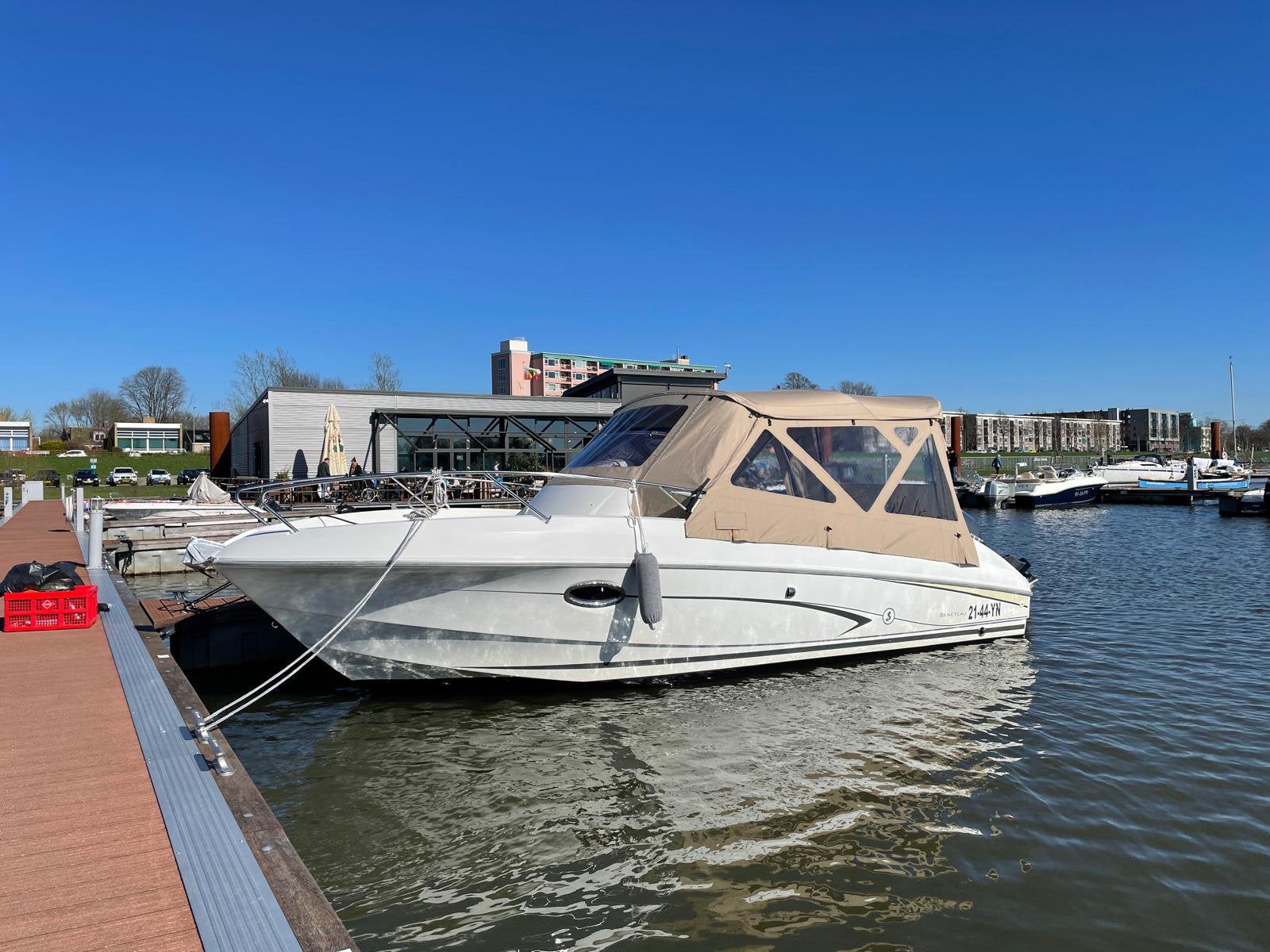 Zeer mooie Beneteau Flyer 750 Sundeck + 225 pk 4 takt, Viertaktmotor, 225 pk, Zo goed als nieuw, Ophalen