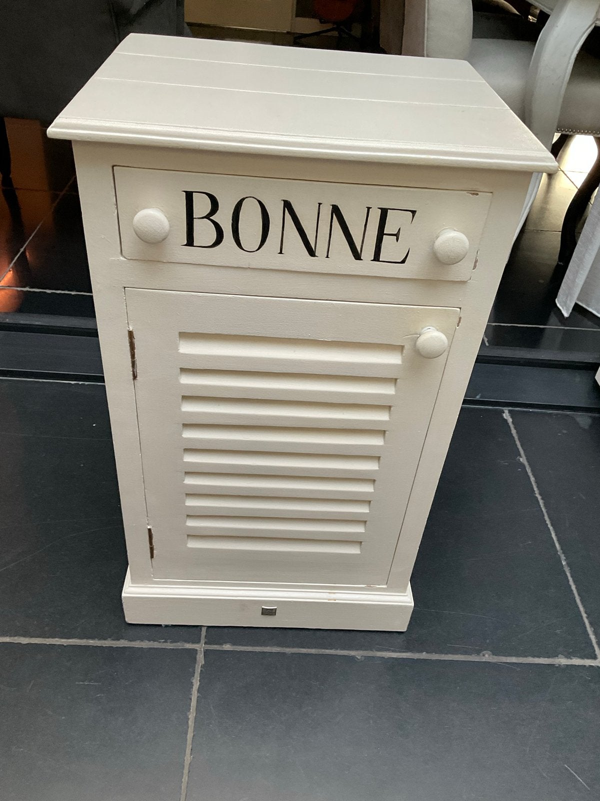 Riviera Maison Nachtkastje 'Bonne' - Crème, Ophalen, Gebruikt, Minder dan 45 cm, 55 tot 70 cm