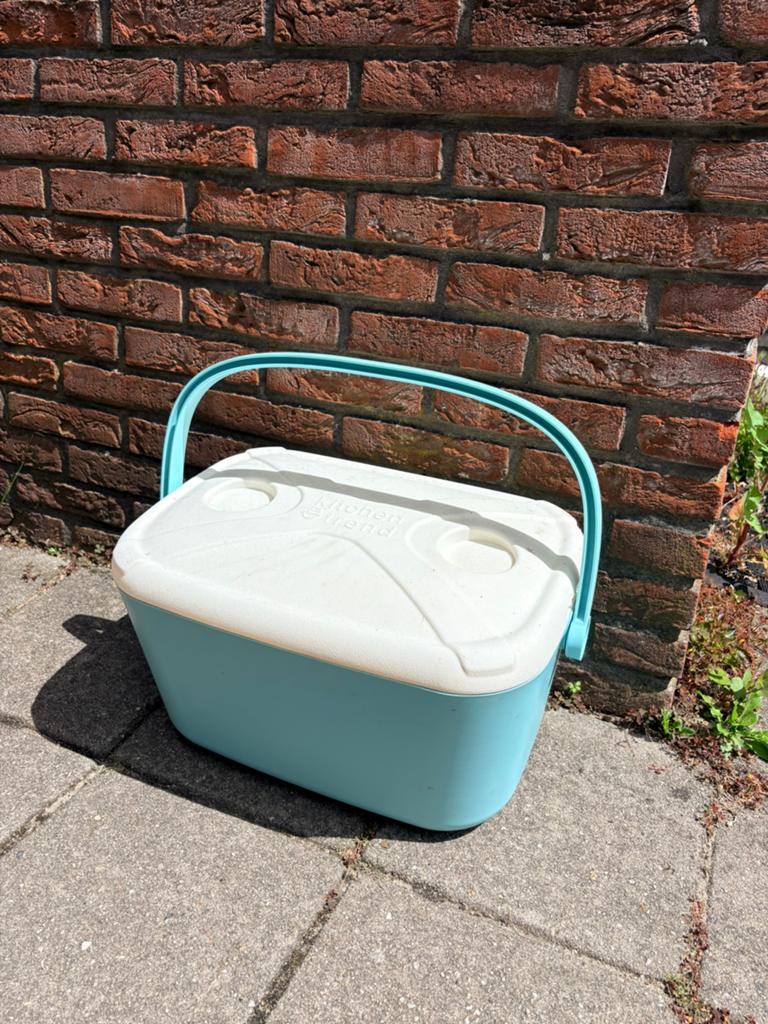 Kitchen trend retro koelbox blauw wit 20L. 1 keer gebruikt, Caravans en Kamperen, Koelboxen, Ophalen of Verzenden, Zo goed als nieuw