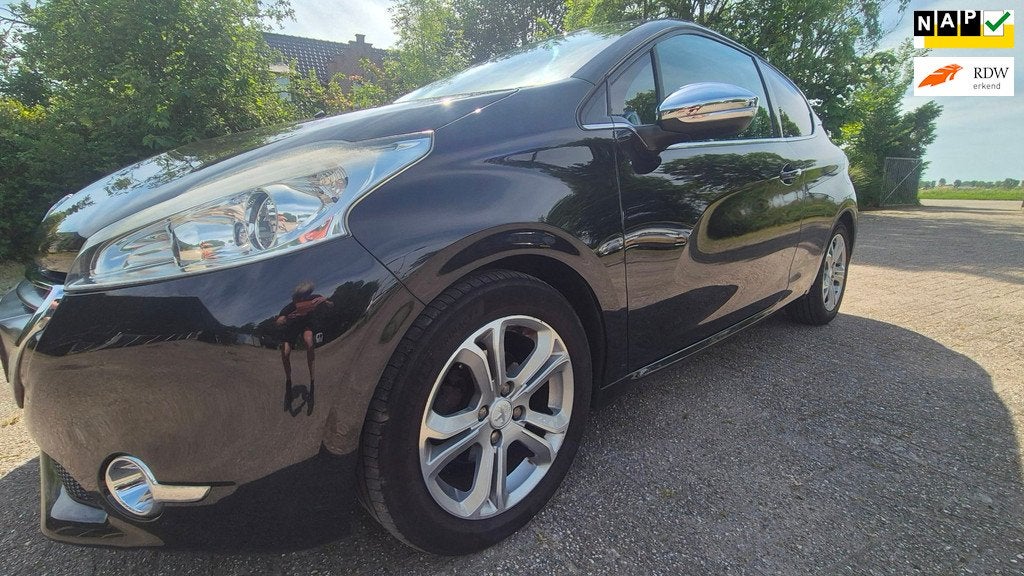 Peugeot 208 1.4 VTi Allure NIEUWE APK AIRCO CRUISE NAVI, Voorwielaandrijving, Euro 5, Stoelverwarming, Zwart