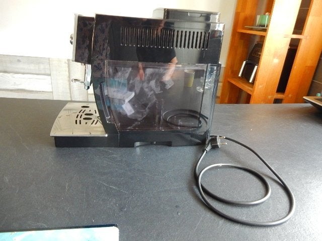 Foto 5 van De'Longhi Cappuccino Koffiemachine ECAM23.46X -