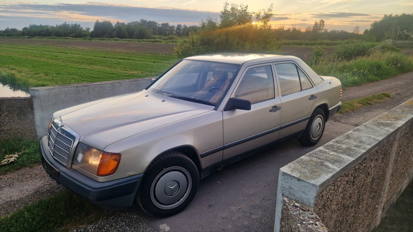 Meredes 250D W124 1987, Auto's, Oldtimers, 2500 cc, Mercedes-Benz, Grijs, Particulier