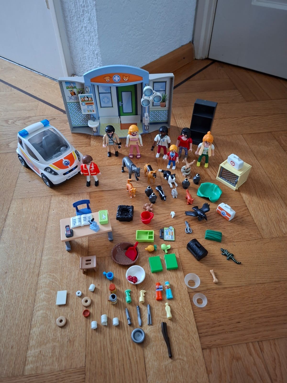 Playmobil 70309 Meeneem Dierenarts met extra's, Gebouw, Complete set, Ophalen of Verzenden, Zo goed als nieuw