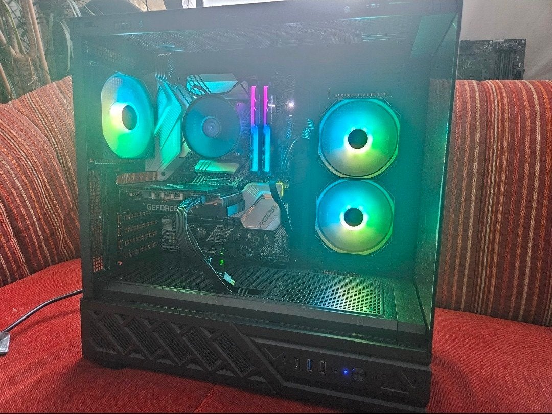 Foto 3 van Gaming Pc, i7 10e,RTX