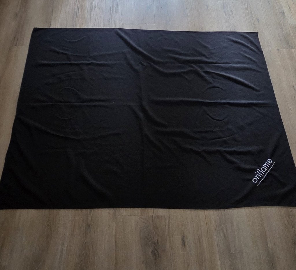 Tafelkleed / tafellaken Oriflame zwart, Gebruikt, 152 cm, Ophalen of Verzenden, Zwart