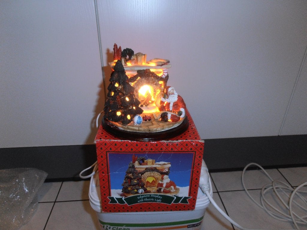 kerst, polystone fireplace with electric light, Diversen, Ophalen of Verzenden, Zo goed als nieuw