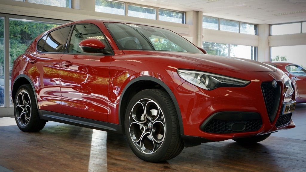 Alfa Romeo Stelvio 2.0 T AWD Super | Flippers | 20 inch | 12, Auto's, Alfa Romeo, Euro 6, 4 cilinders, Bedrijf, 93 €/maand