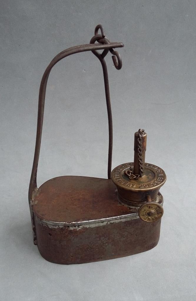Om 1900 Mijnlamp Mijnwerkerslamp Mijnbouw Olielamp Grotlamp