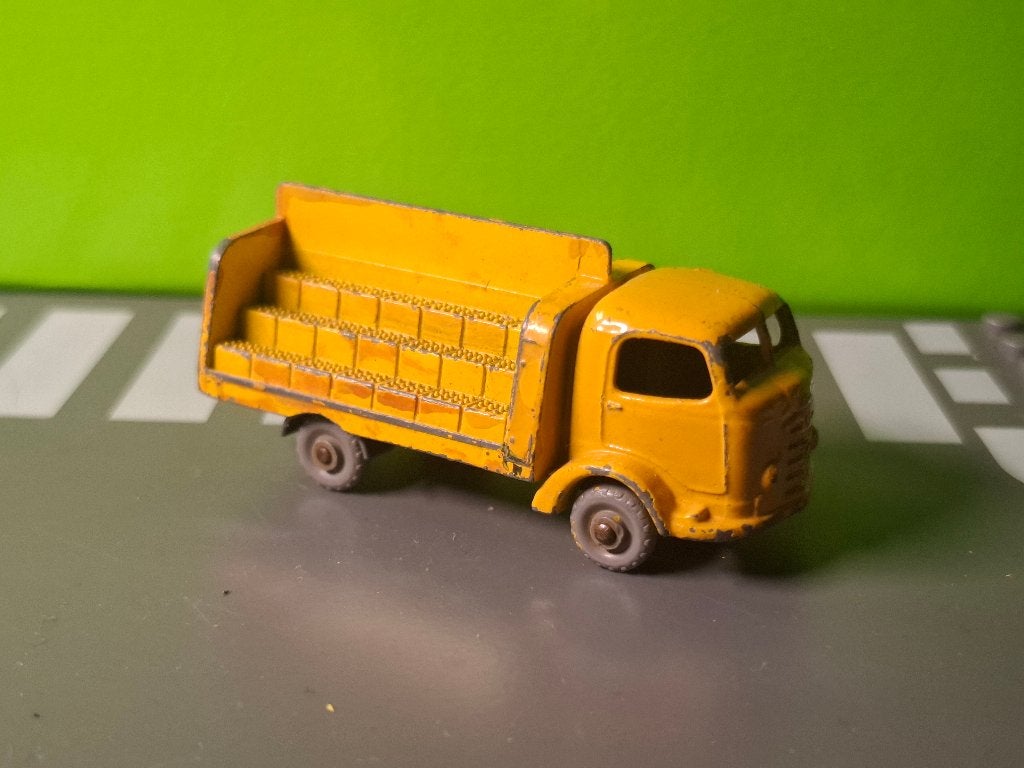 Matchbox 37 - Karrier Bantam 2 Ton [geel] 1/70, Ophalen of Verzenden, Gebruikt, Auto