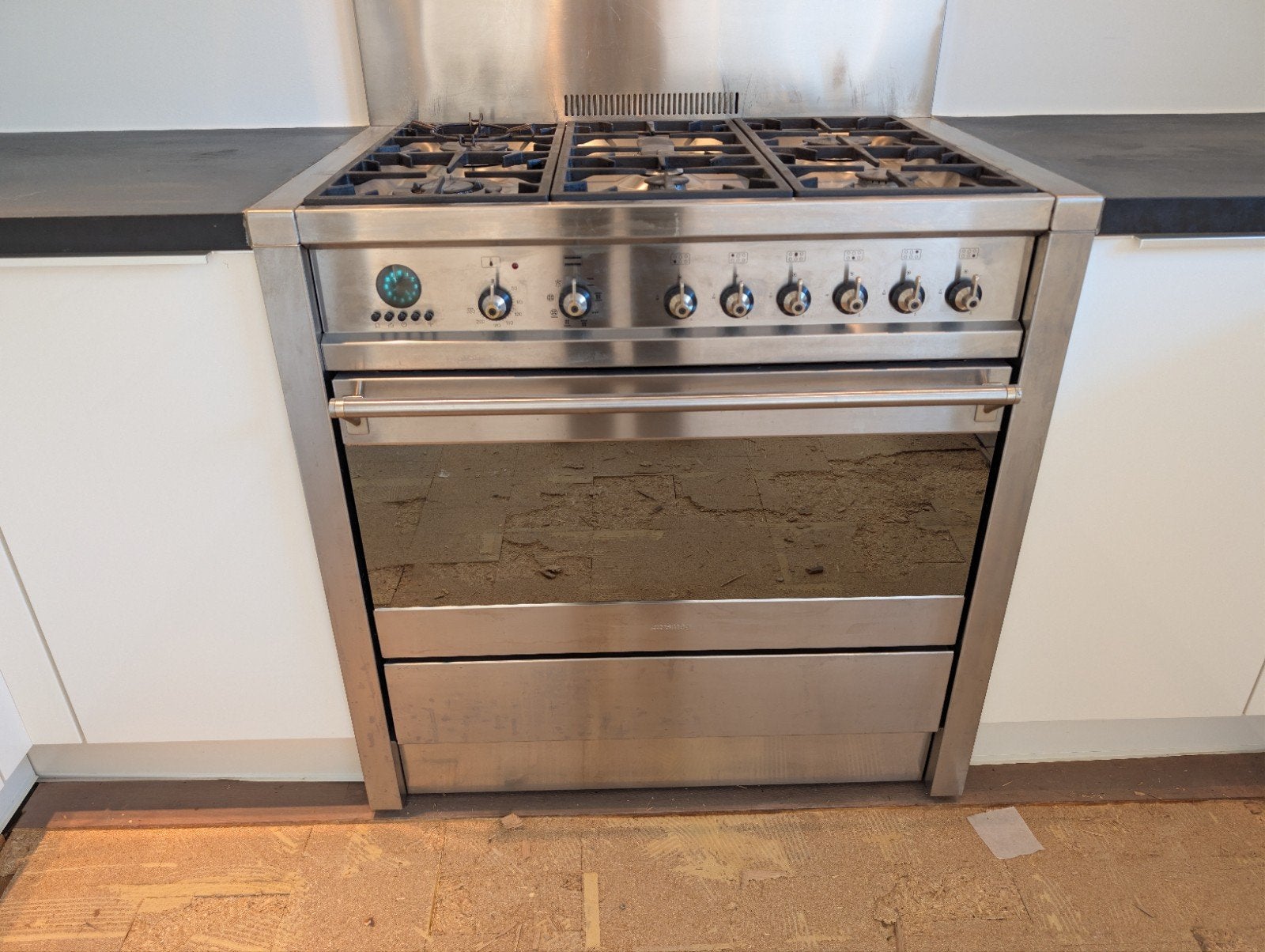 Smeg RVS Fornuis met Gasfornuis en Oven, Ophalen, Hete lucht, 60 cm of meer, Zo goed als nieuw