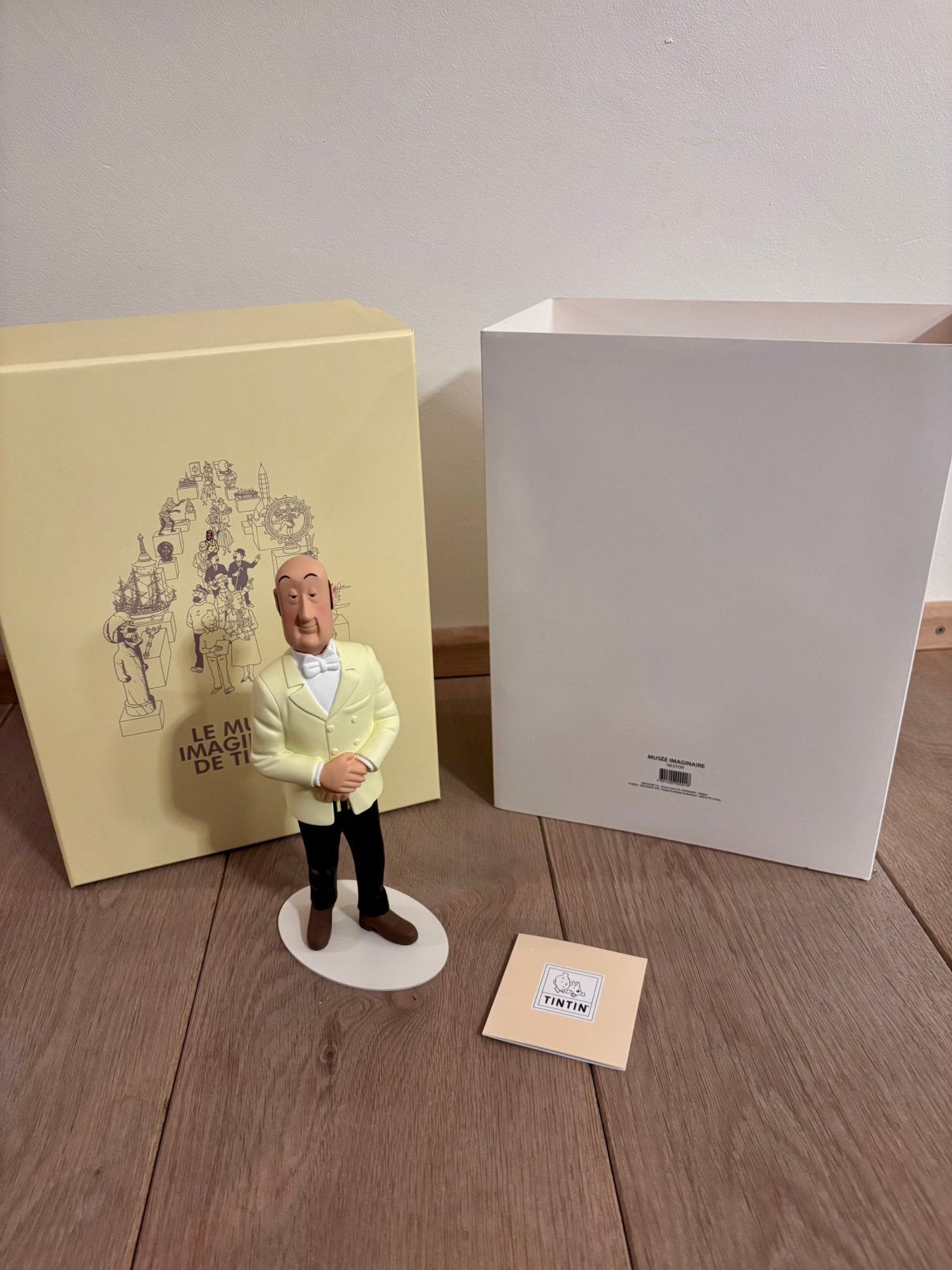 Kuifje/Tintin beeld Nestor nieuw in doos, Verzamelen, Stripfiguren, Ophalen of Verzenden, Kuifje, Zo goed als nieuw, Beeldje of Figuurtje