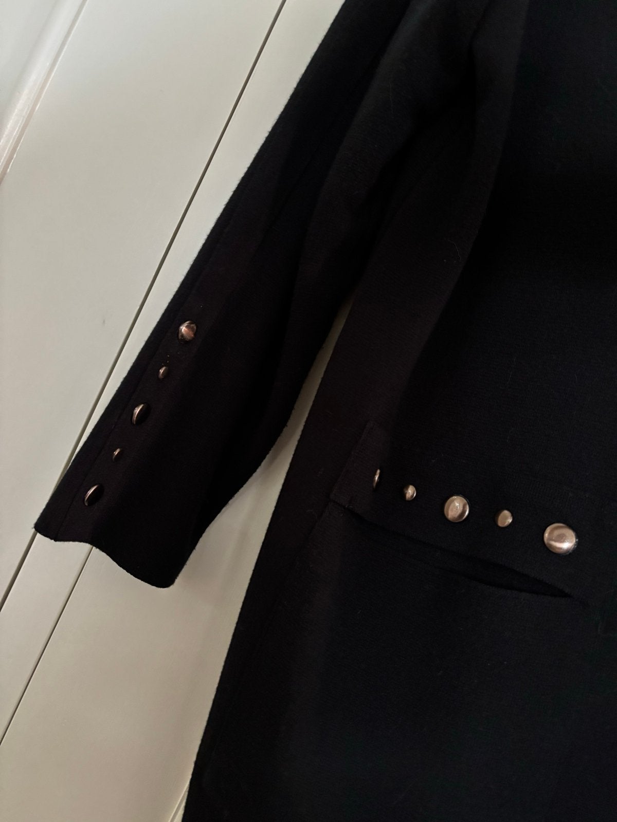 Zwart lang vest met studs - Zo goed als nieuw maat 46, Ophalen of Verzenden, Zo goed als nieuw, Zwart