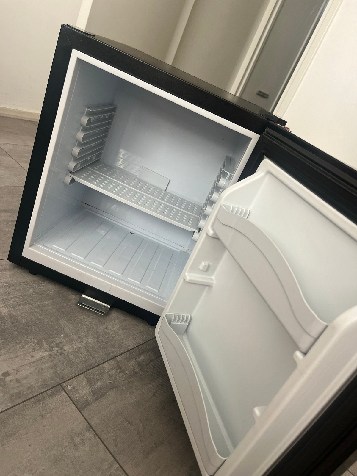 Corby minibar koelkast, Witgoed en Apparatuur, Ophalen, Minder dan 75 liter, Zonder vriesvak, Gebruikt