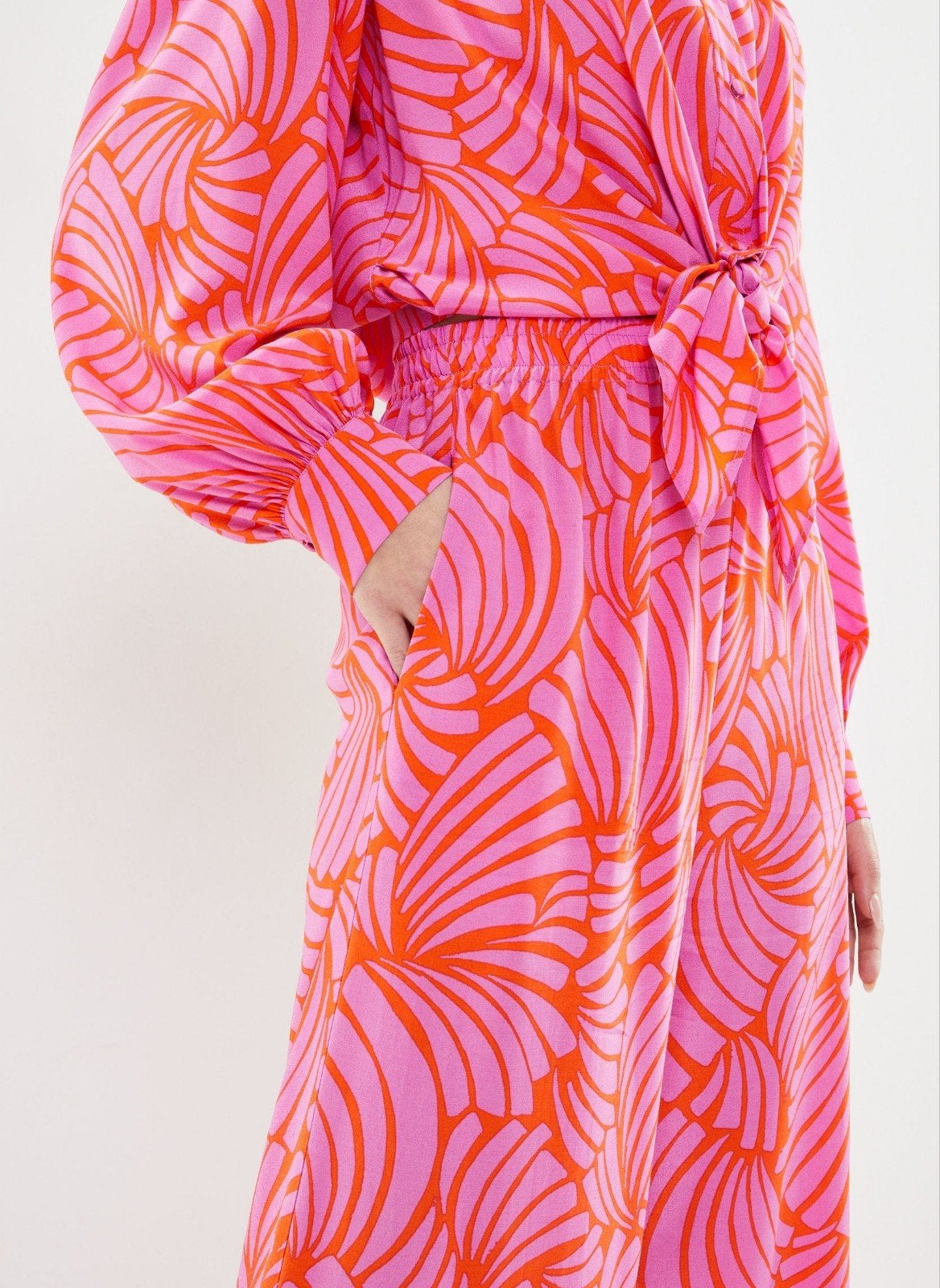 Suncoo Broek Maat 42 - Roze/Oranje Print, Kleding | Dames, Maat 42/44 (L), Ophalen of Verzenden, Zo goed als nieuw, Suncoo